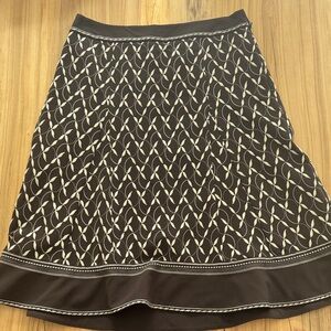 Ann Taylor size 4 dark brown and cream embroidered skirt